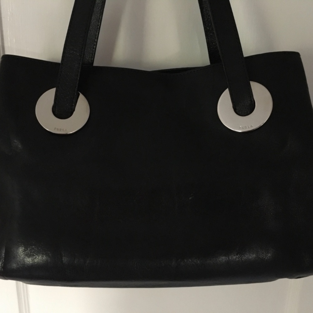 Sleek Furla black leather bag! - Picture 7 of 11